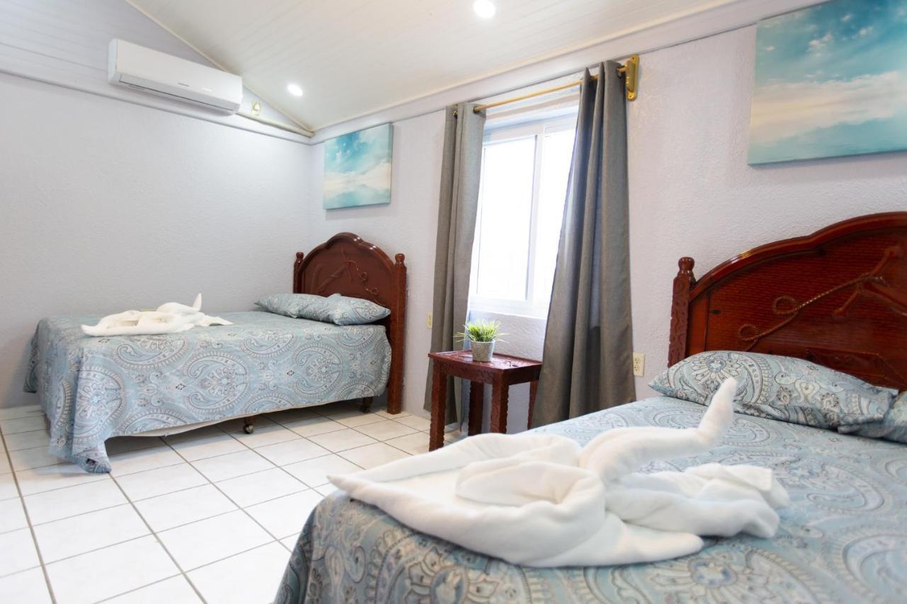 Sea Eye Hotel - Sunset Building Utila Luaran gambar