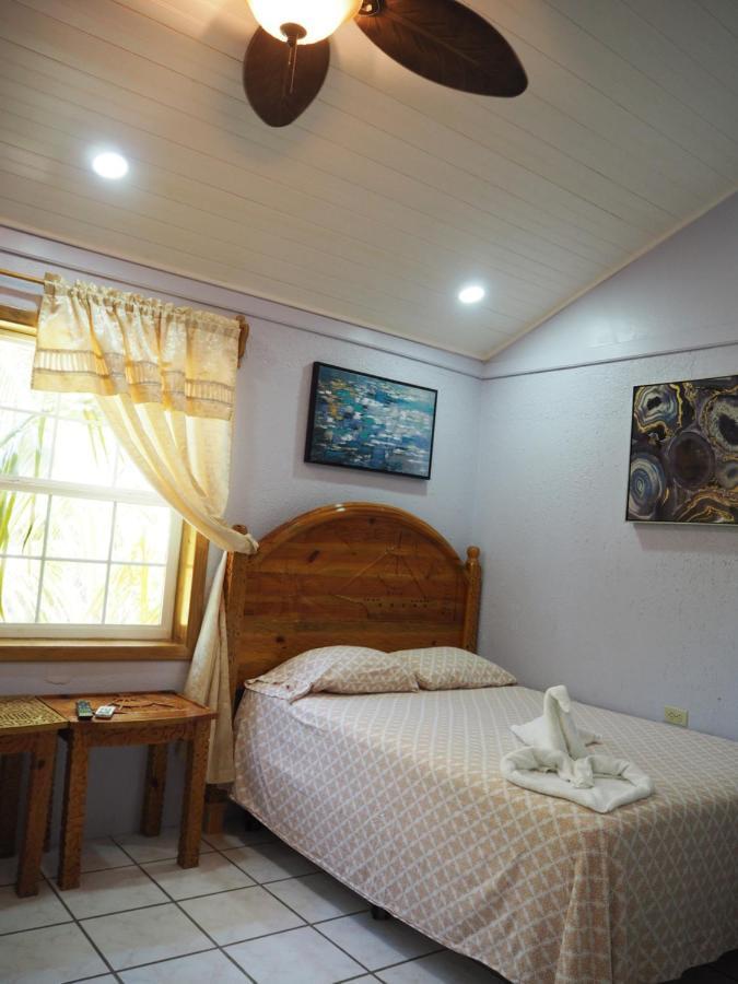 Sea Eye Hotel - Sunset Building Utila Luaran gambar